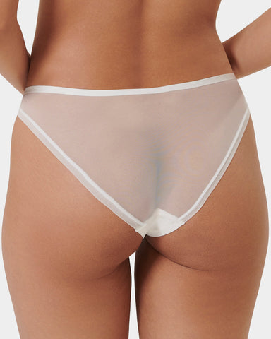 Naomi Brief White